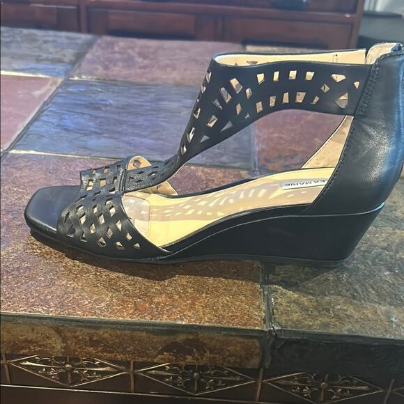 Alex Marie die cut black Women's Wedge Sandals size 8 - Picture 1 of 3